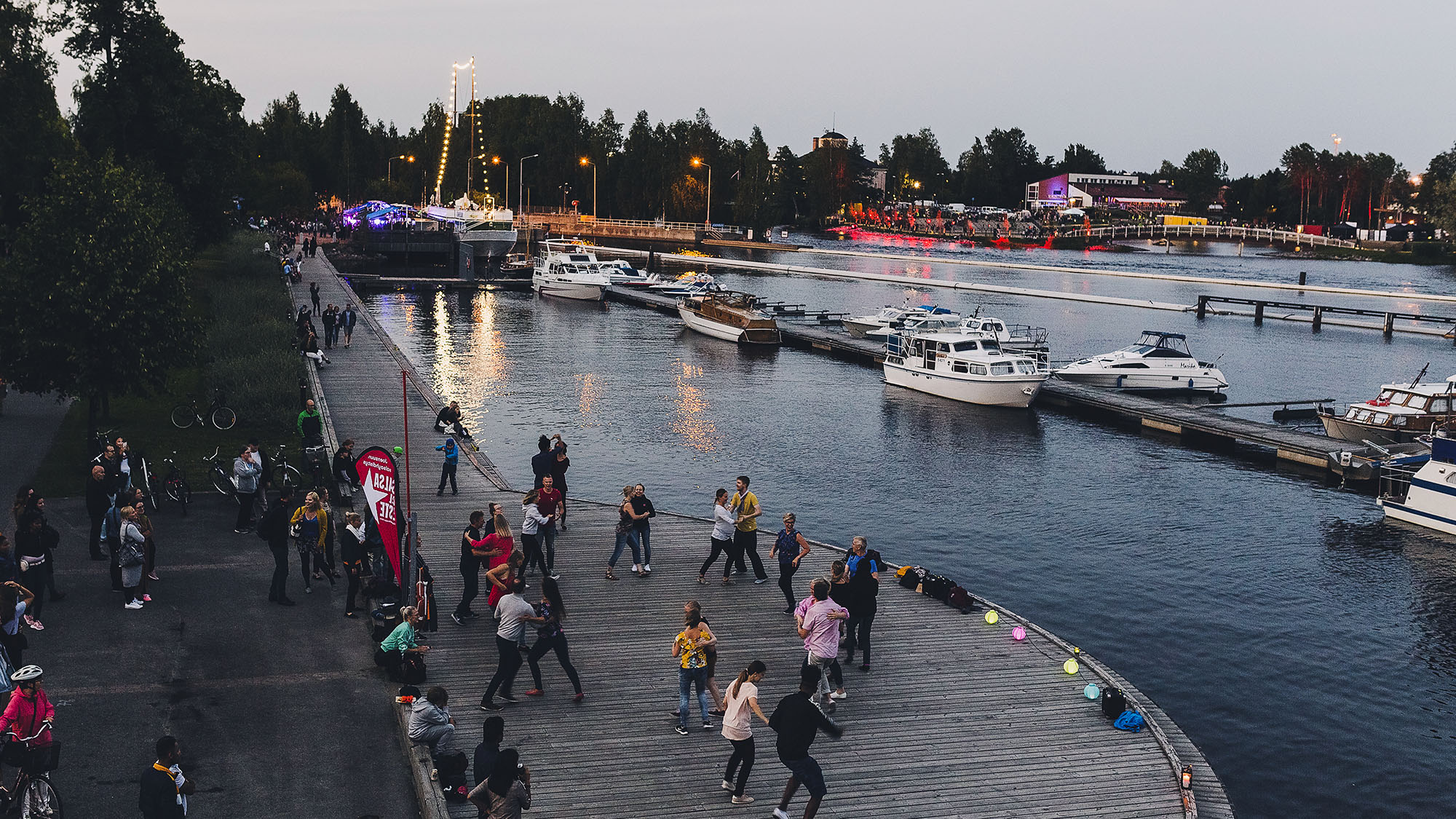 Joen Yö levit­täy­tyy ympä­ri kau­pun­kia 23.8.