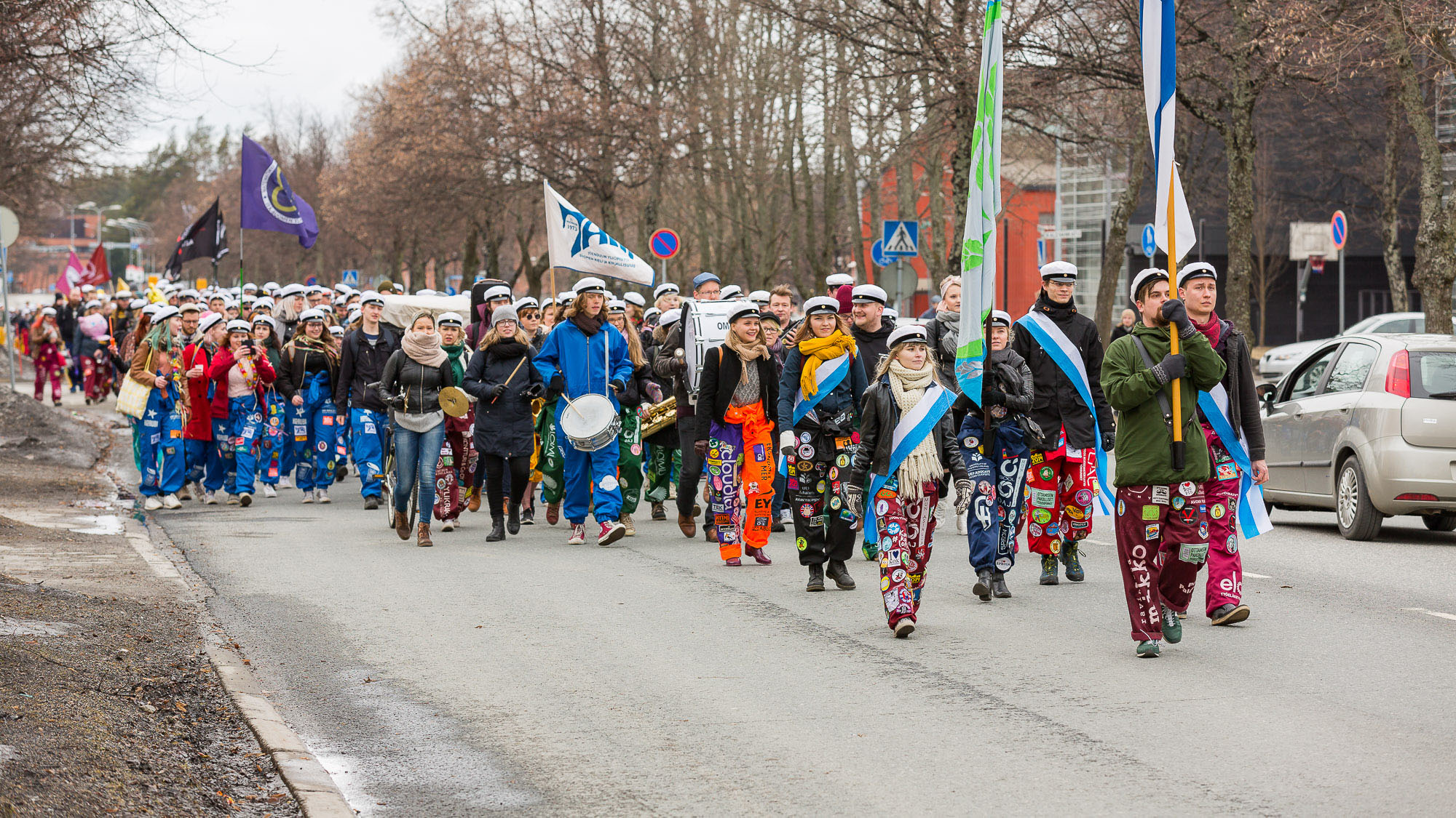 Opiskelijat vappumarssilla